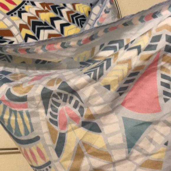 Geometric Multicoloured Patterned Scarf - Picture 3 of 4